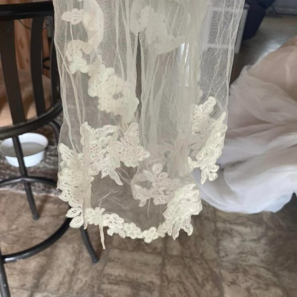 Wedding Dress - Picture 10 of 11